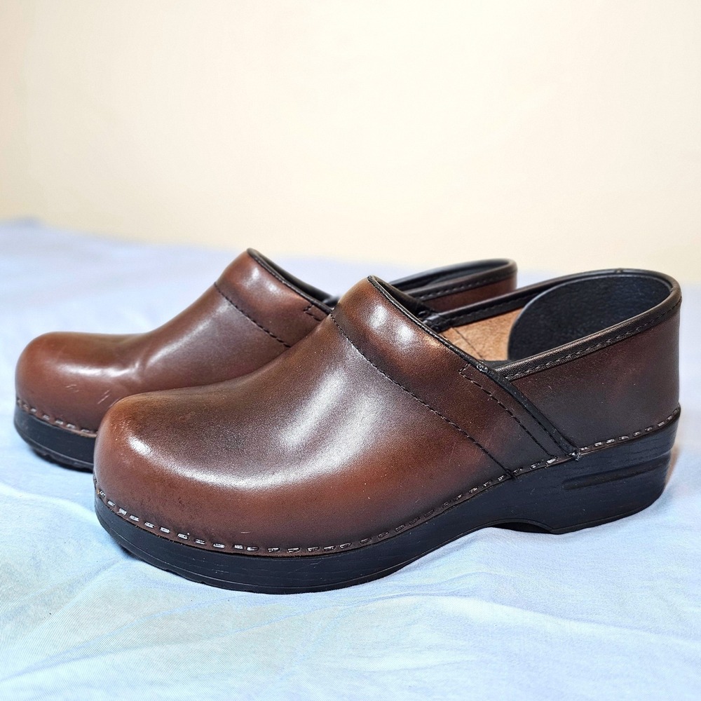 Dansko Professional Brown Leather Clogs Size 39 Comfort Slip On Shoes - Picture 2 of 8